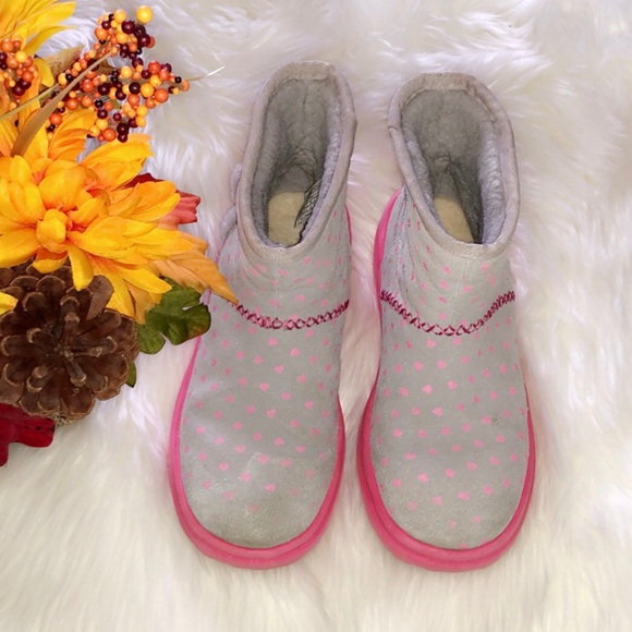 I ❤️ UGG Girls Heart Boots - Picture 3 of 5